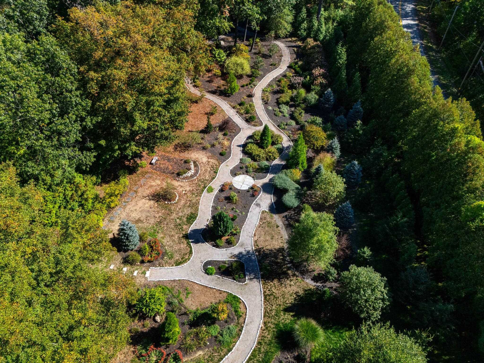 Bedford, New Hampshire, 03110, United States, 4 Bedrooms Bedrooms, ,5 BathroomsBathrooms,Residential,For Sale,1991015