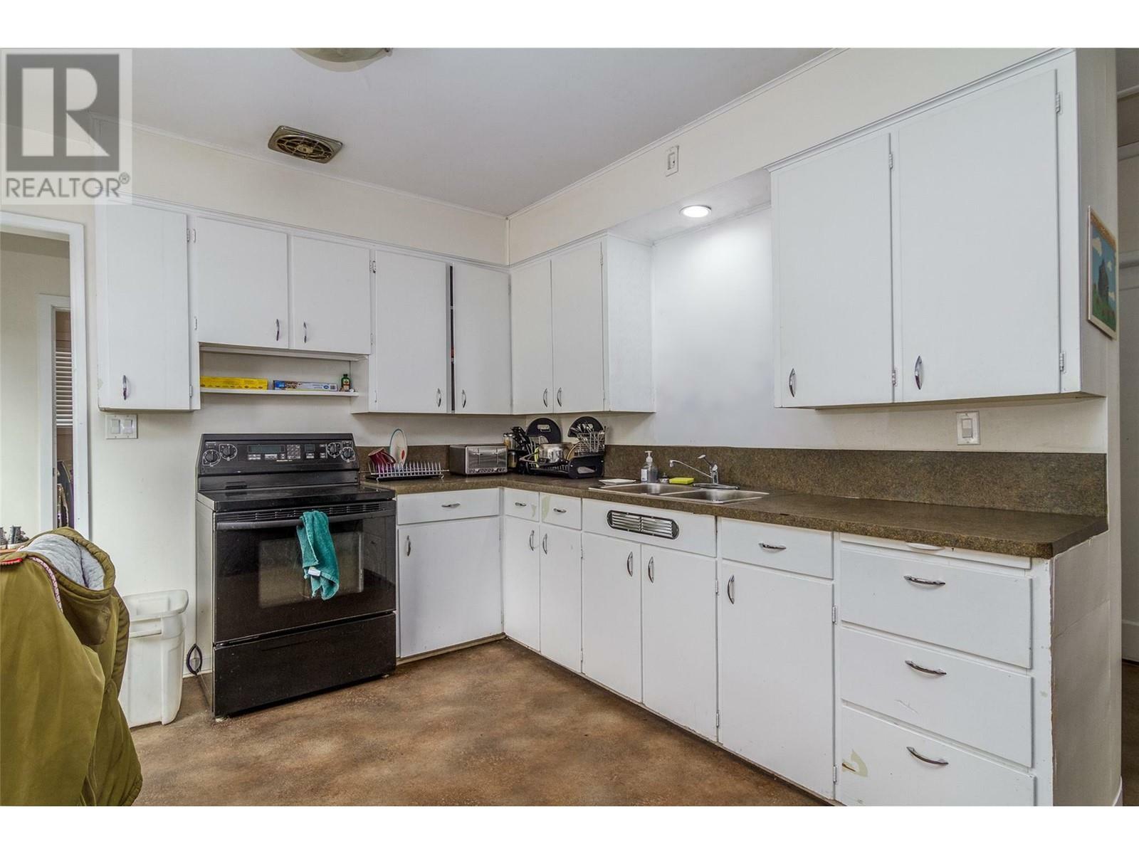 KELOWNA, British Columbia, V1Y 5P7, CA, 3 Bedrooms Bedrooms, ,1 BathroomBathrooms,Residential,For Sale,1837730