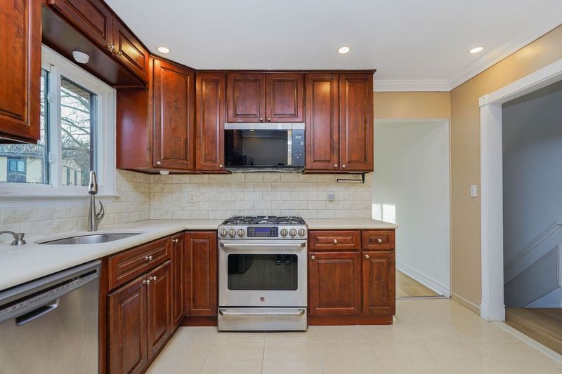 Staten Island, New York, 10314, United States, 3 Bedrooms Bedrooms, ,2 BathroomsBathrooms,Residential,For Sale,1924419