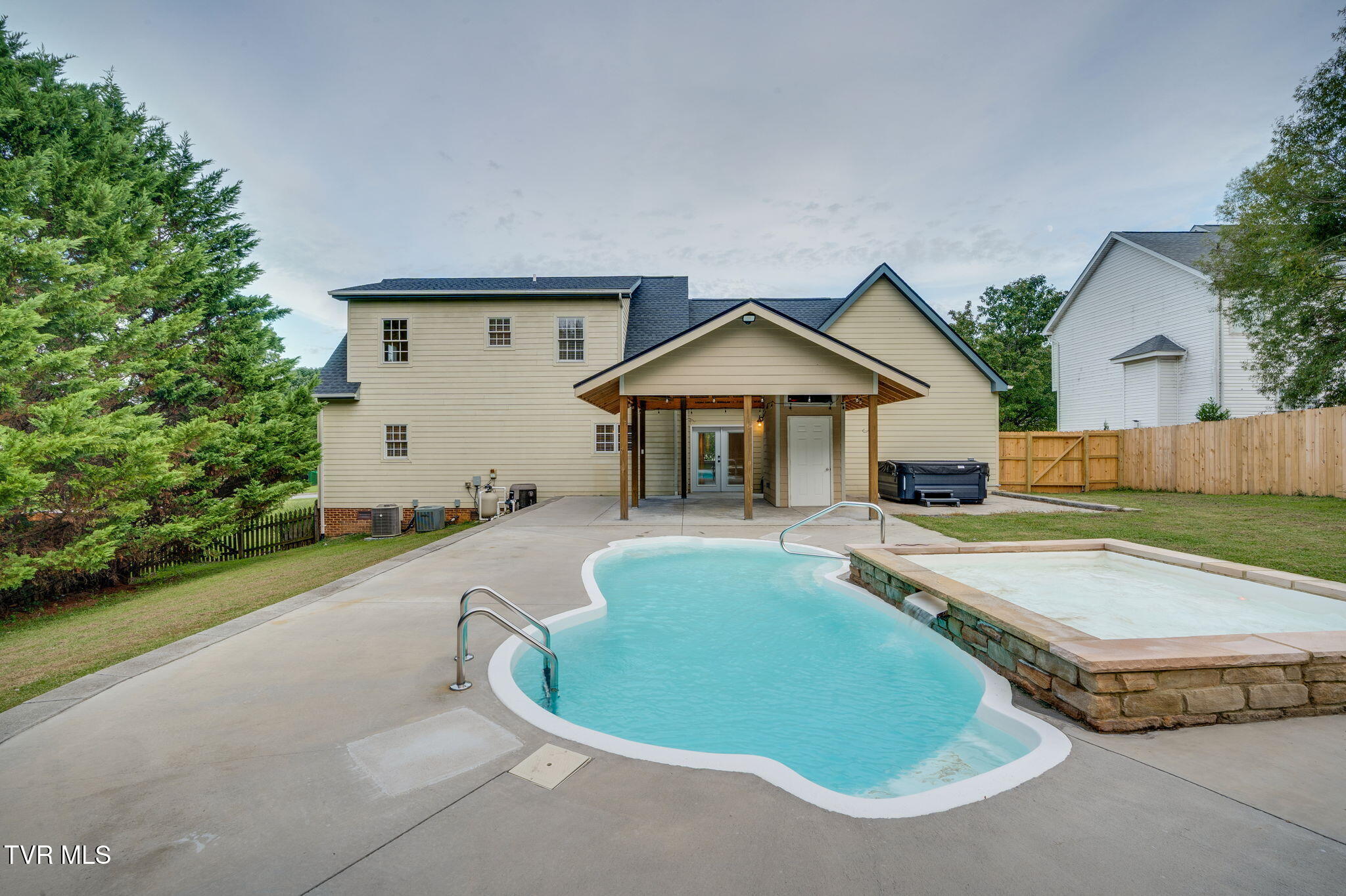 Gray, Tennessee, 37615, United States, 3 Bedrooms Bedrooms, ,4 BathroomsBathrooms,Residential,For Sale,1978151