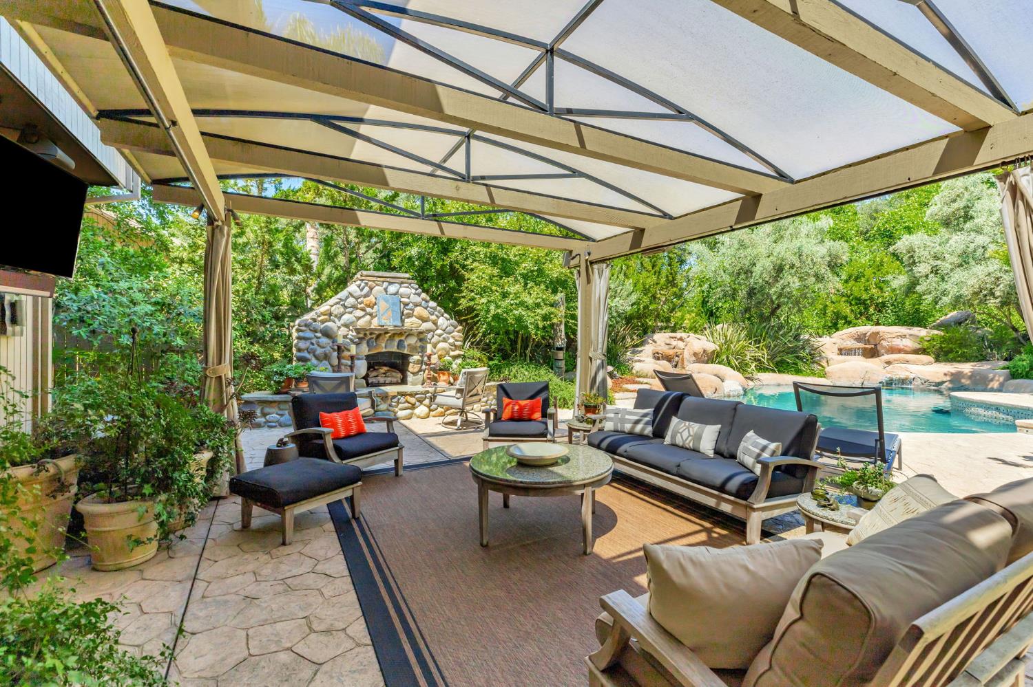 Gold River, California, 95670, United States, 4 Bedrooms Bedrooms, ,5 BathroomsBathrooms,Residential,For Sale,1987751