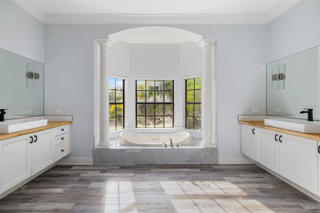 Lakewood Ranch, Florida, 34202, United States, 5 Bedrooms Bedrooms, ,4 BathroomsBathrooms,Residential,For Sale,1992150