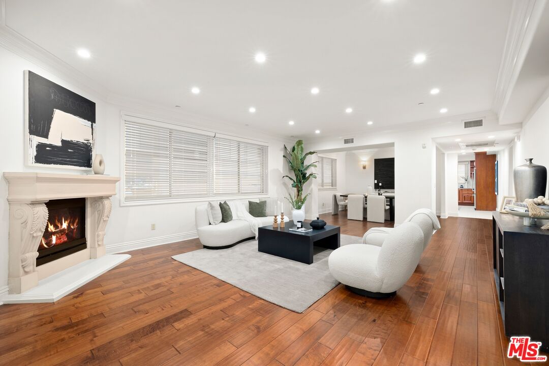 Los Angeles, California, 90049, United States, 2 Bedrooms Bedrooms, ,2 BathroomsBathrooms,Residential,For Sale,2002212