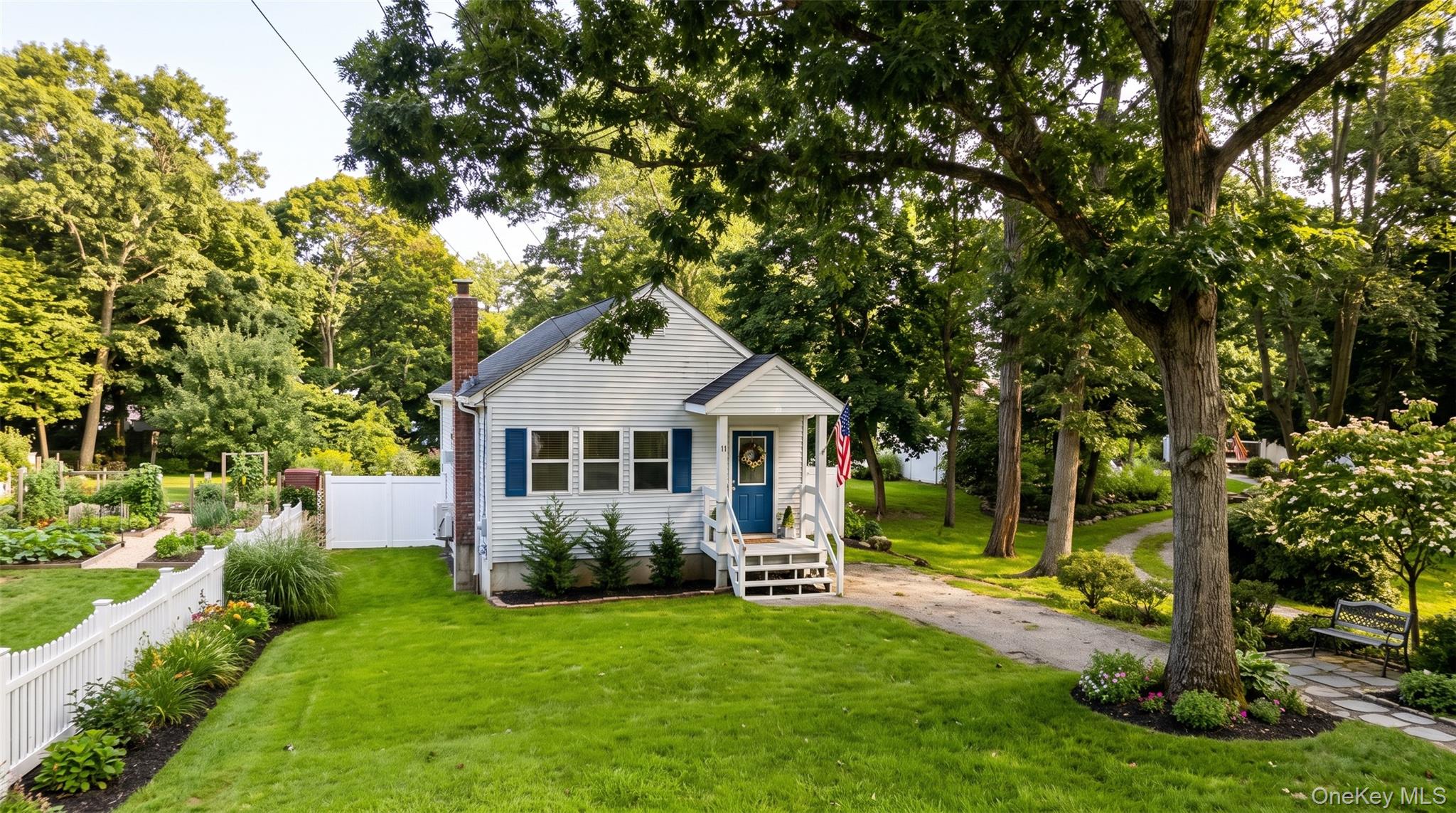Huntington Rd, Sound Beach, NY 11789