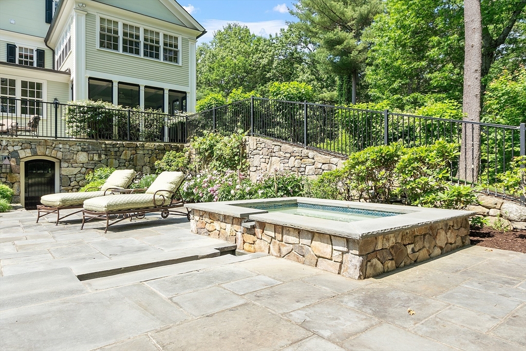 Concord, Massachusetts, 01742, United States, 6 Bedrooms Bedrooms, ,7 BathroomsBathrooms,Residential,For Sale,1938993