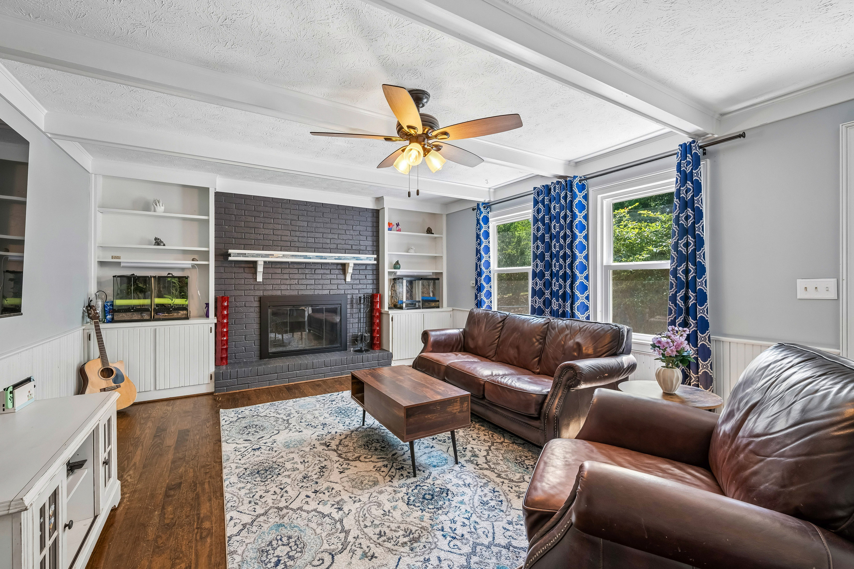  Charming Tudor-style Home Nestled in the Heart of Embry Hills - 物件實景