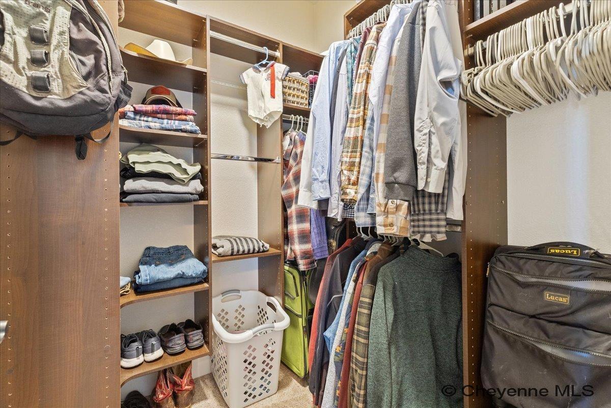 Cheyenne, Wyoming, 82009, United States, 5 Bedrooms Bedrooms, ,3 BathroomsBathrooms,Residential,For Sale,1993587