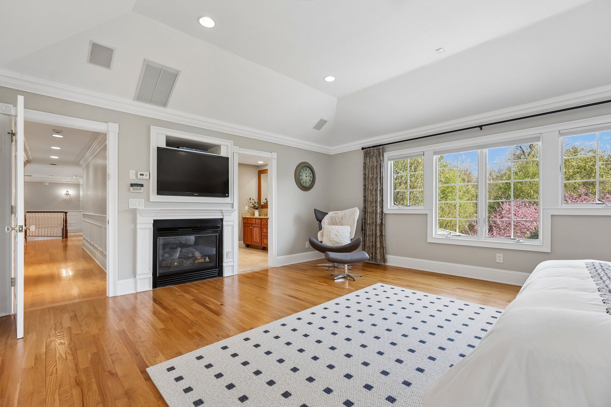 Stunning Belle Mead Estate with Private Theater, Gym, and Designer Finishes - 物件實景