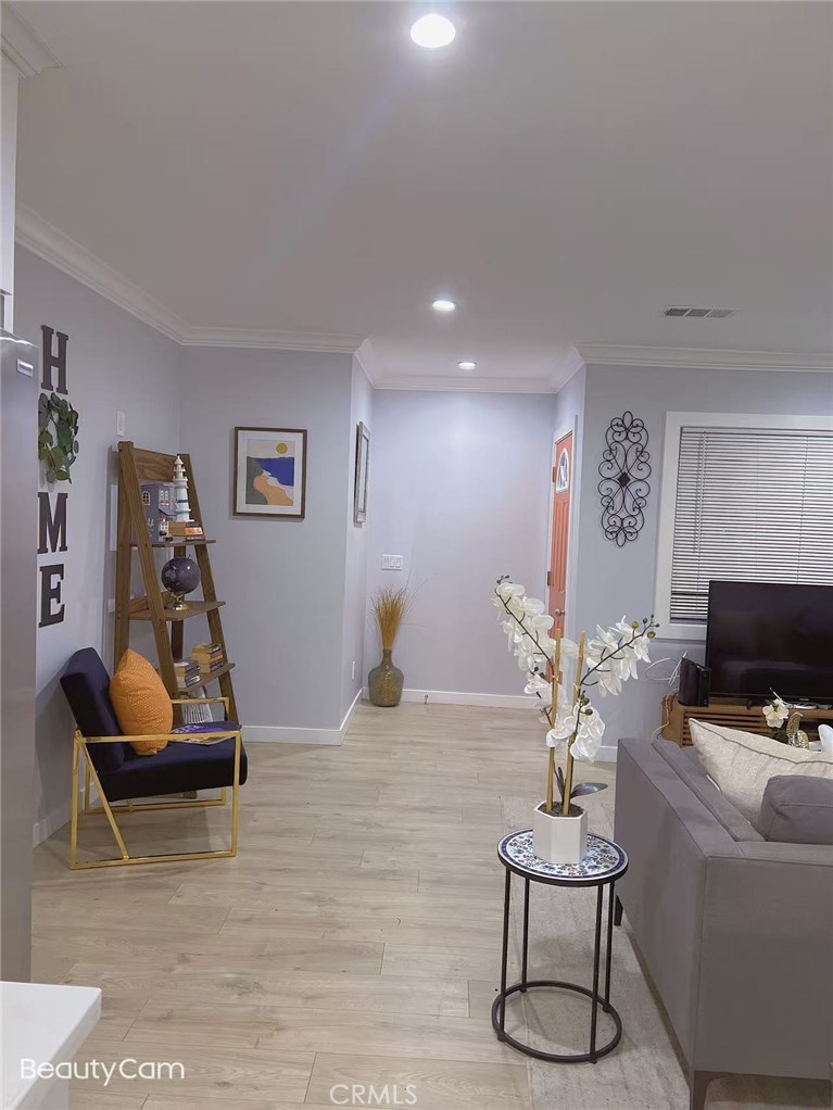 Los Angeles, California, 90016, United States, 5 Bedrooms Bedrooms, ,4 BathroomsBathrooms,Residential,For Sale,1791487