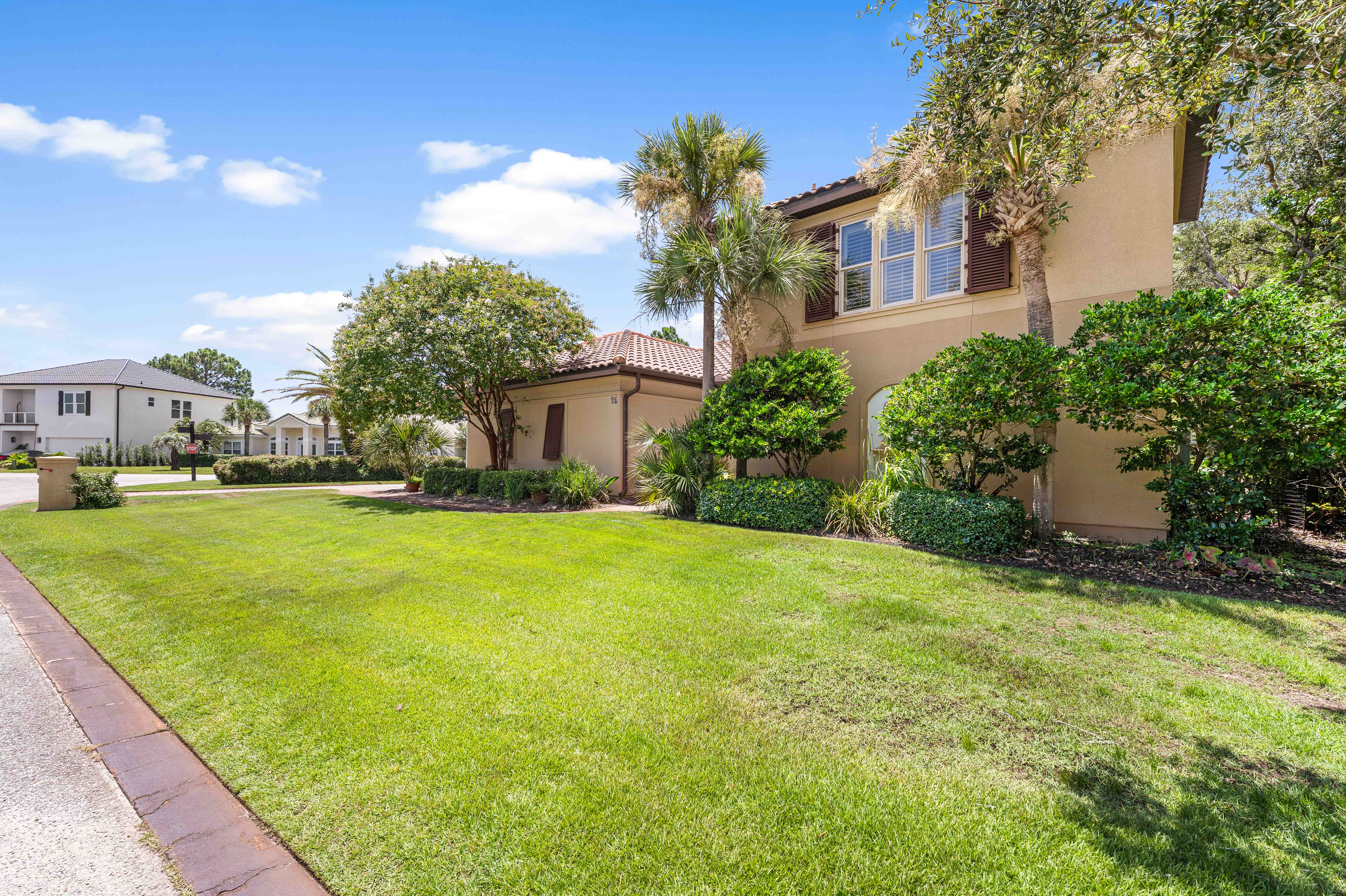  Updated Golf Course Home with Private Courtyard Retreat - 物件實景