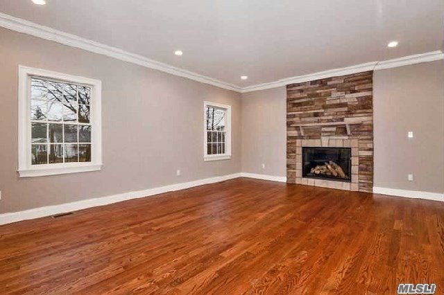 Ronkonkoma, New York, 11779, United States, 4 Bedrooms Bedrooms, ,3 BathroomsBathrooms,Residential,For Sale,1862278