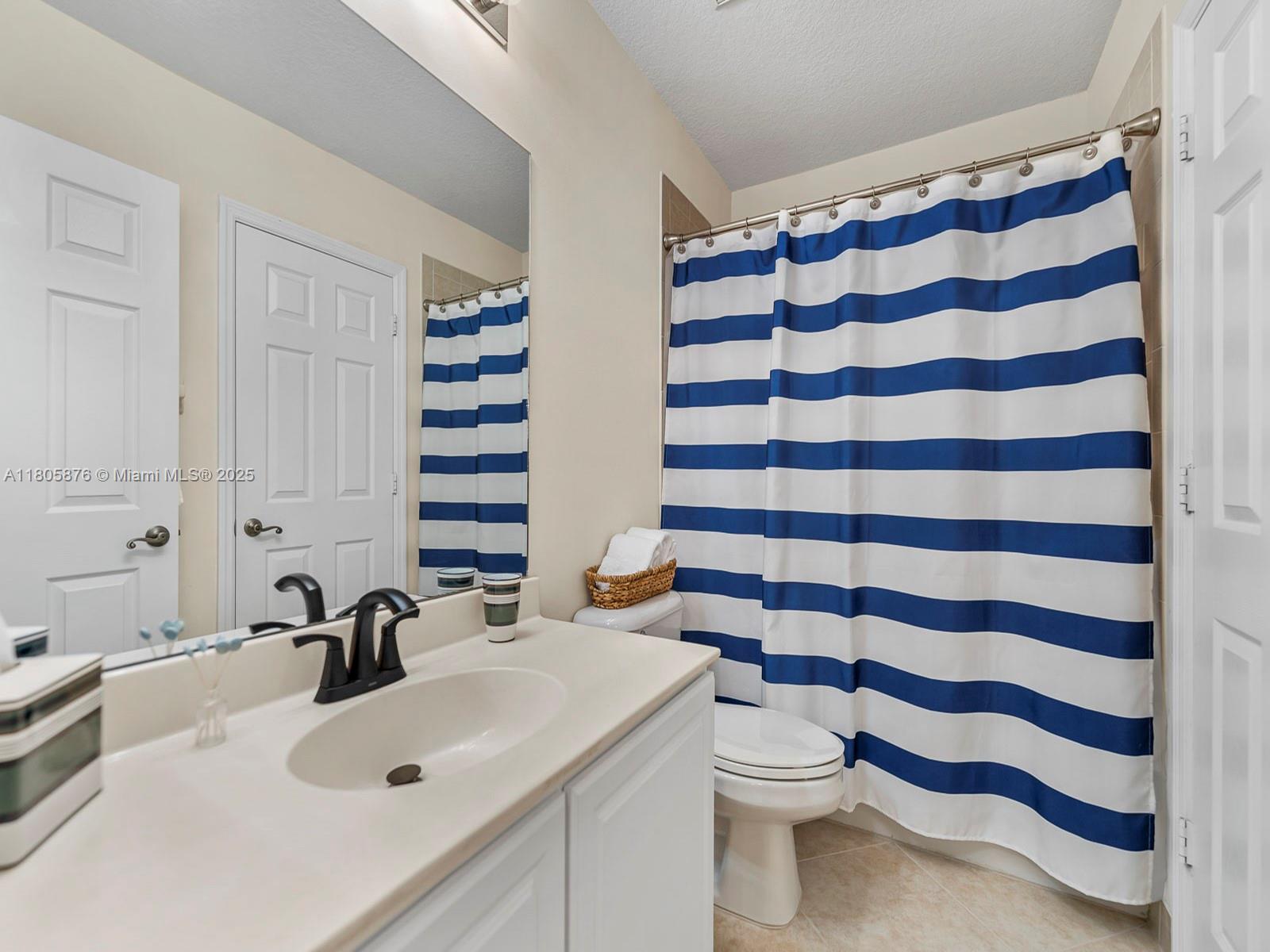 Weston, Florida, 33332, United States, 5 Bedrooms Bedrooms, ,5 BathroomsBathrooms,Residential,For Sale,1826480