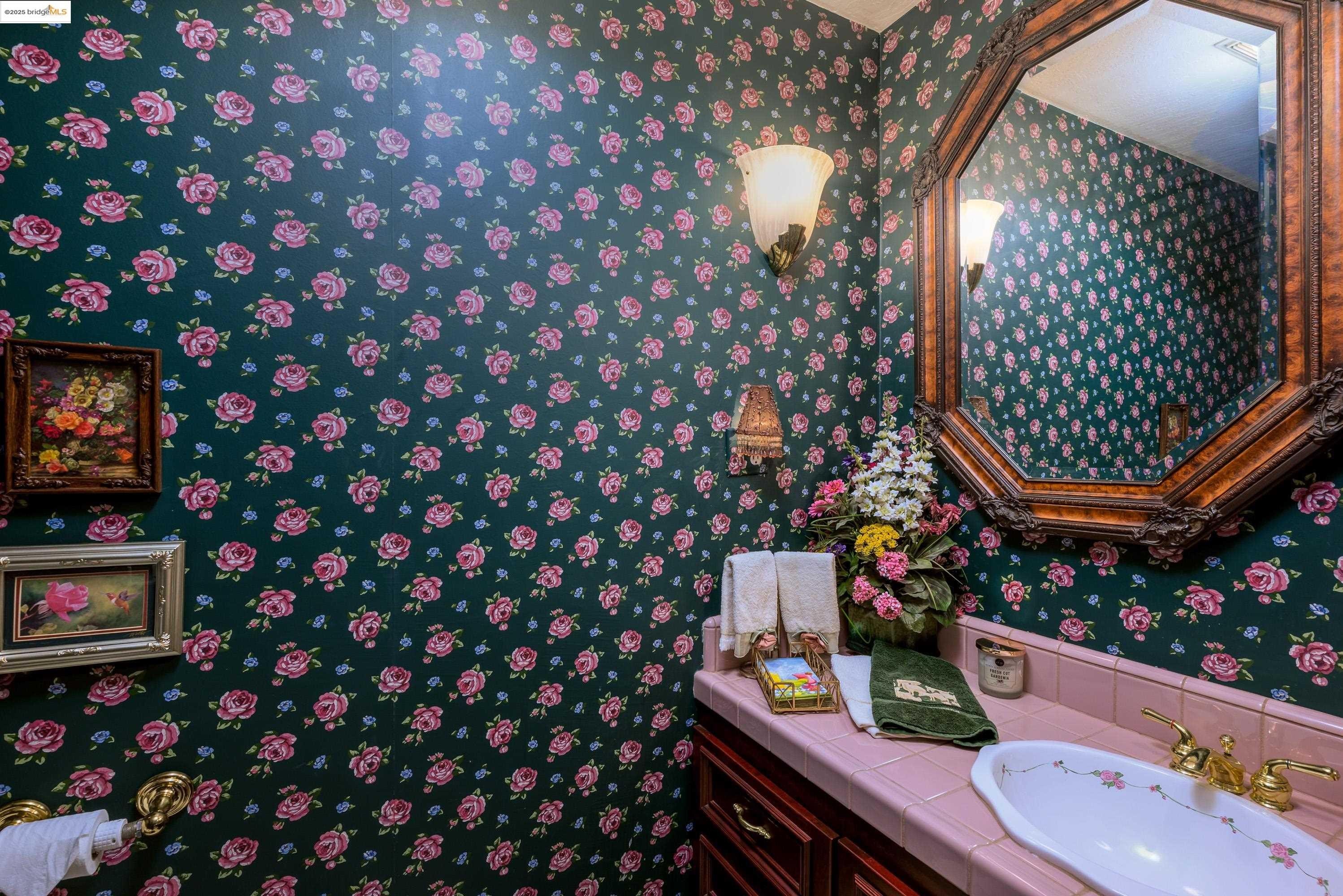 Twain Harte, California, 95383, United States, 3 Bedrooms Bedrooms, ,5 BathroomsBathrooms,Residential,For Sale,1900686