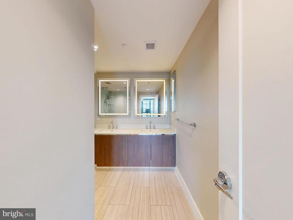Rockville, Maryland, 20852, United States, 2 Bedrooms Bedrooms, ,2 BathroomsBathrooms,Residential,For Sale,1861250