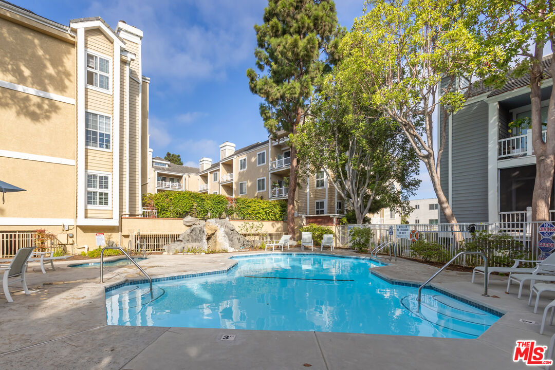 Playa Del Rey, California, 90293, United States, 1 Bedroom Bedrooms, ,1 BathroomBathrooms,Residential,For Sale,1940076