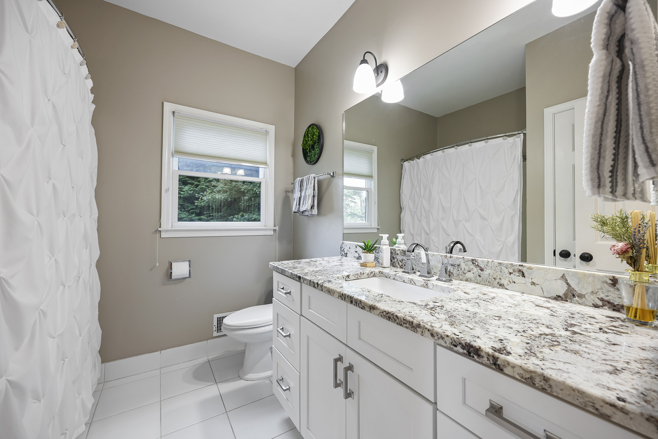  Beautifully Maintained Home in Highly Desirable Lee’s Crossing - 物件實景