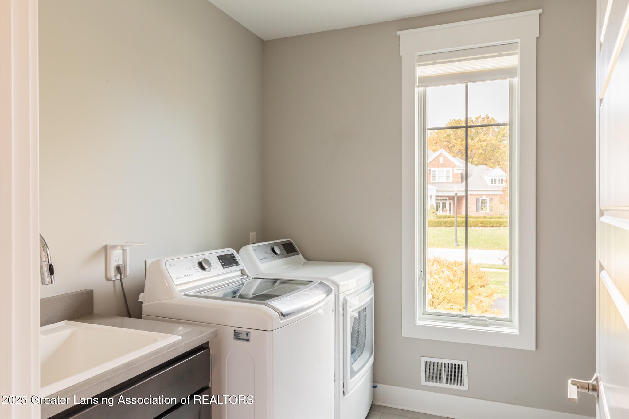 East Lansing, Michigan, 48823, United States, 5 Bedrooms Bedrooms, ,5 BathroomsBathrooms,Residential,For Sale,1987715