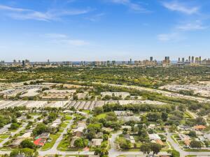 North Miami Beach, Florida, 33179, United States, 4 Bedrooms Bedrooms, ,2 BathroomsBathrooms,Residential,For Sale,1988572