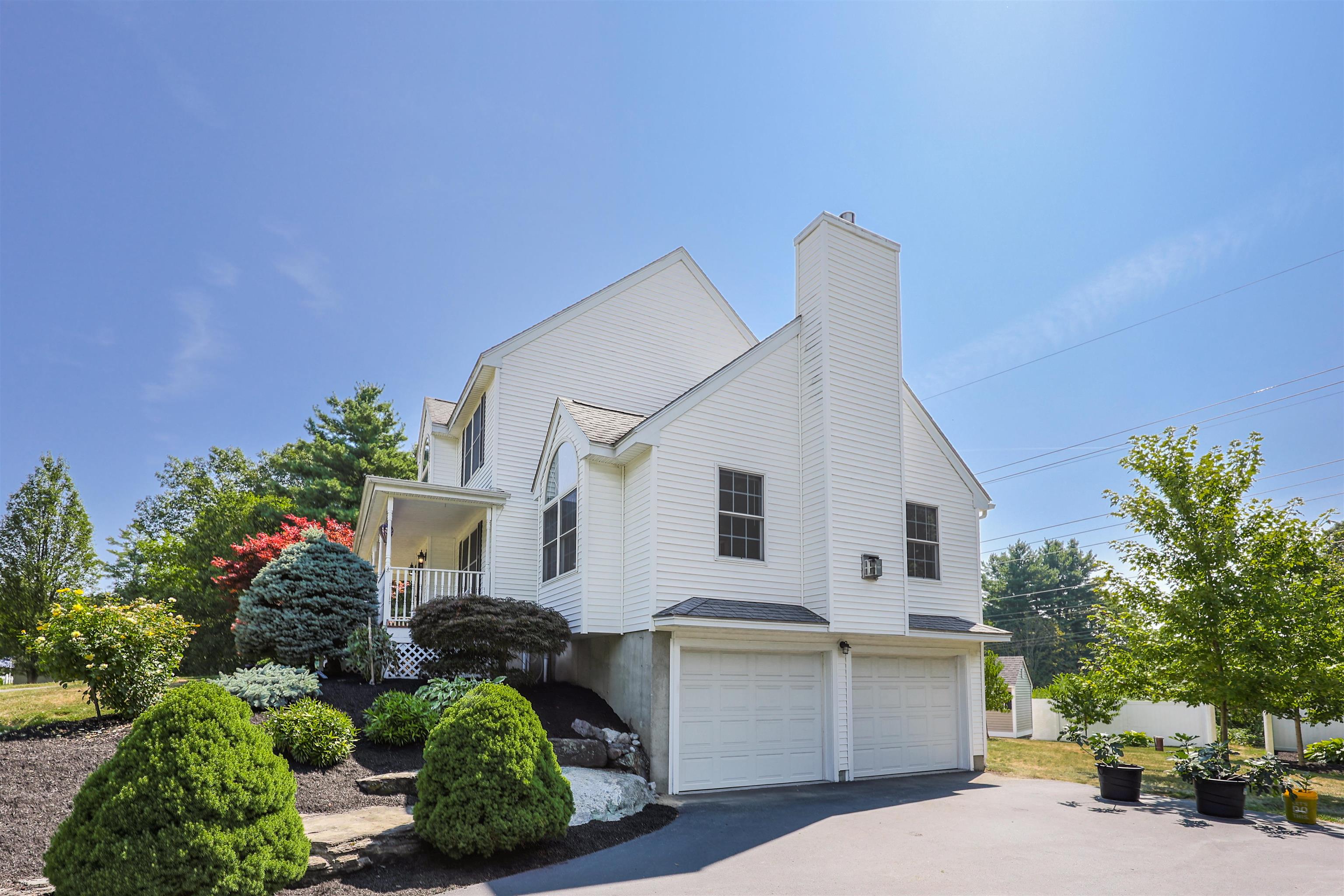 Derry, New Hampshire, 03038, United States, 3 Bedrooms Bedrooms, ,2 BathroomsBathrooms,Residential,For Sale,1926194