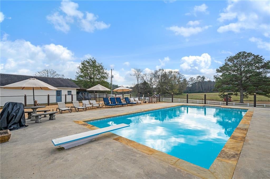 Calhoun, Georgia, 30701, United States, 4 Bedrooms Bedrooms, ,4 BathroomsBathrooms,Residential,For Sale,2005129