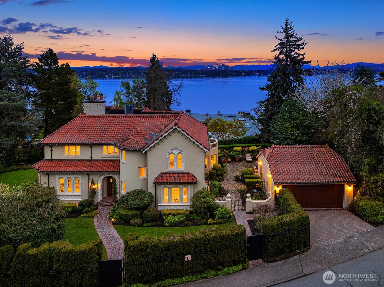 Seattle, Washington, 98112, United States, 4 Bedrooms Bedrooms, ,3 BathroomsBathrooms,Residential,For Sale,1770318