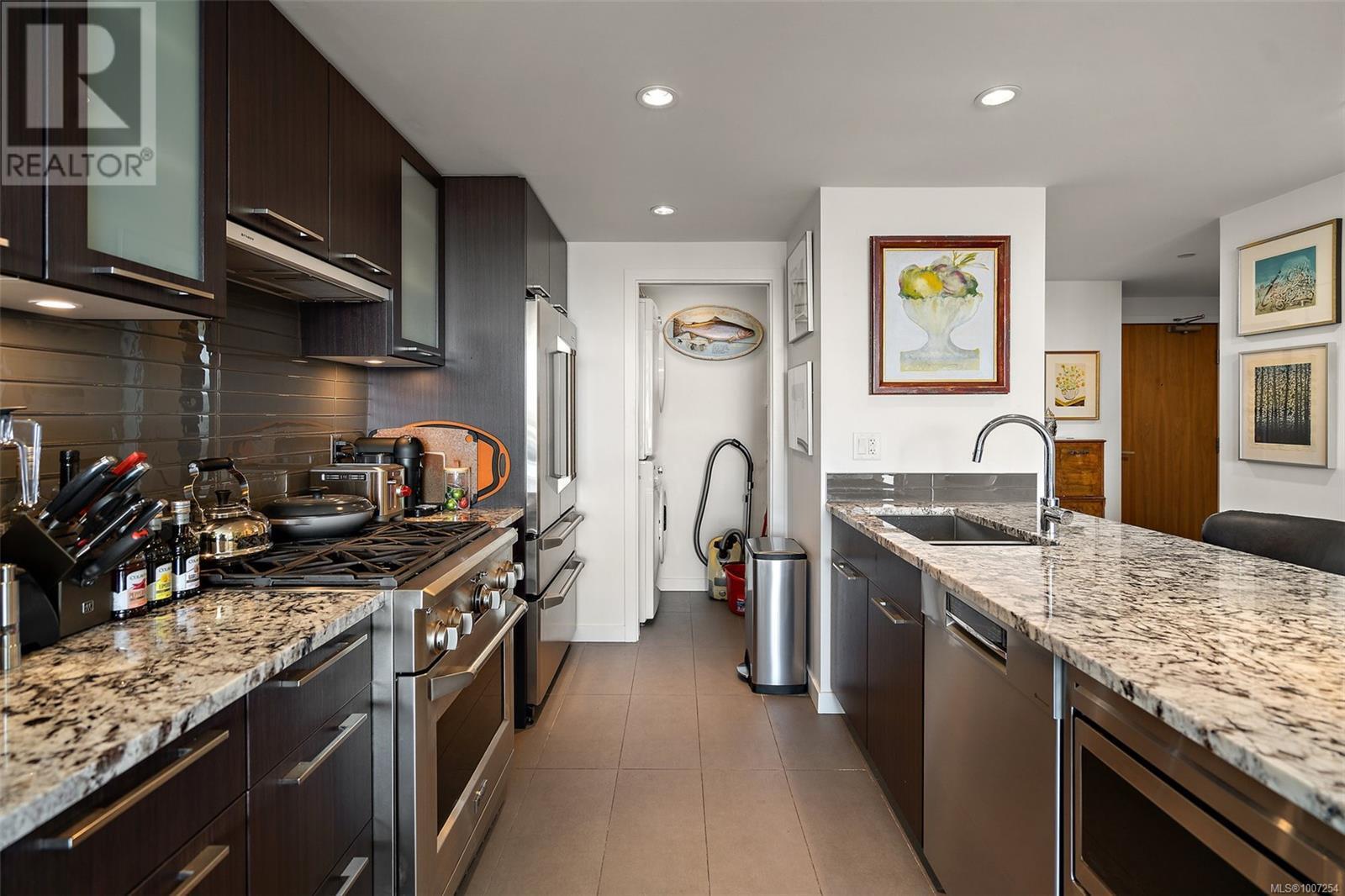 VICTORIA, British Columbia, V8W 1C7, CA, 1 Bedroom Bedrooms, ,1 BathroomBathrooms,Residential,For Sale,1895937
