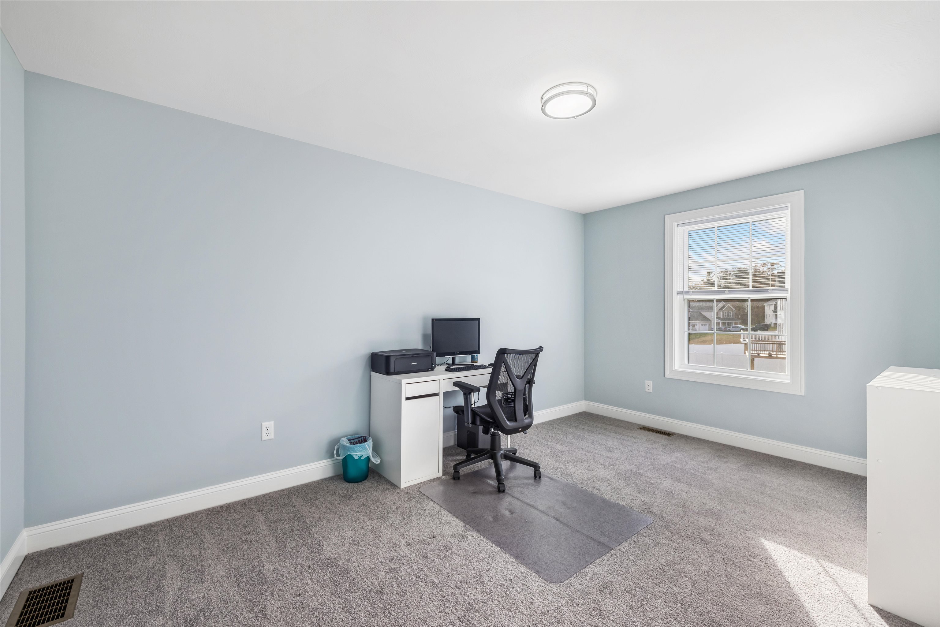 Hudson, New Hampshire, 03051, United States, 3 Bedrooms Bedrooms, ,2 BathroomsBathrooms,Residential,For Sale,1990943