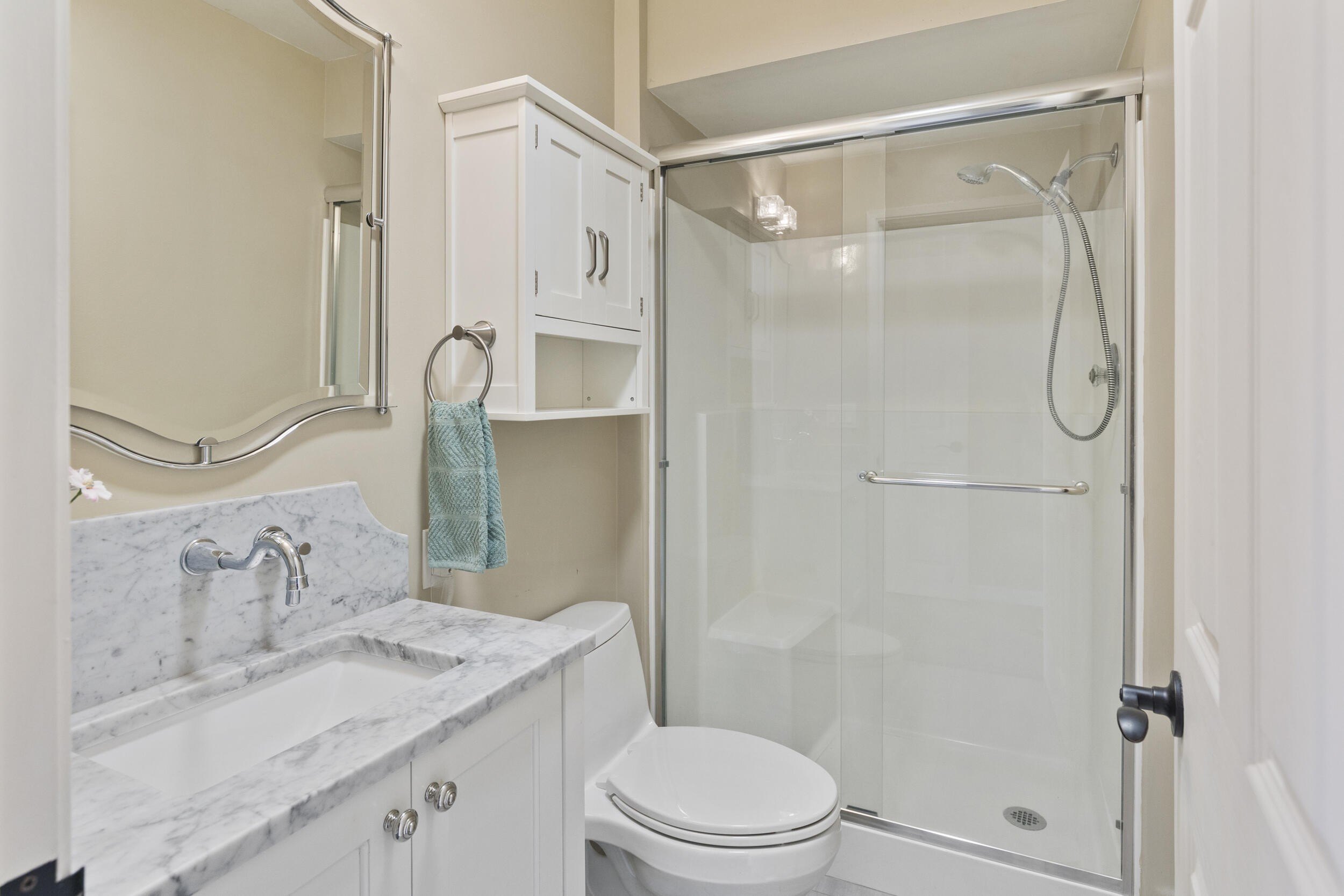 Grants Pass, Oregon, 97526, United States, 4 Bedrooms Bedrooms, ,6 BathroomsBathrooms,Residential,For Sale,1765933