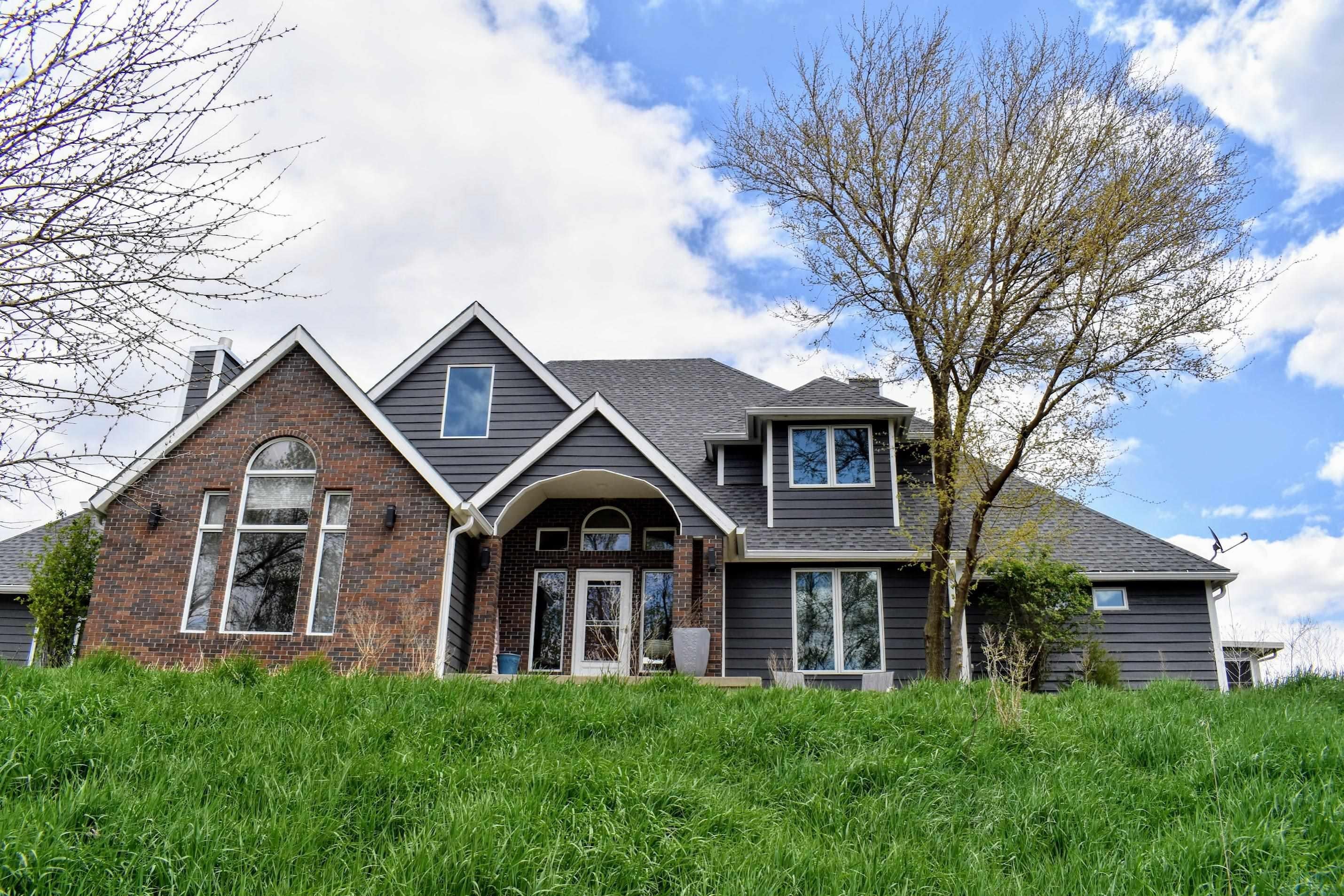 Sioux City, Iowa, 51104, United States, 4 Bedrooms Bedrooms, ,5 BathroomsBathrooms,Residential,For Sale,1989955