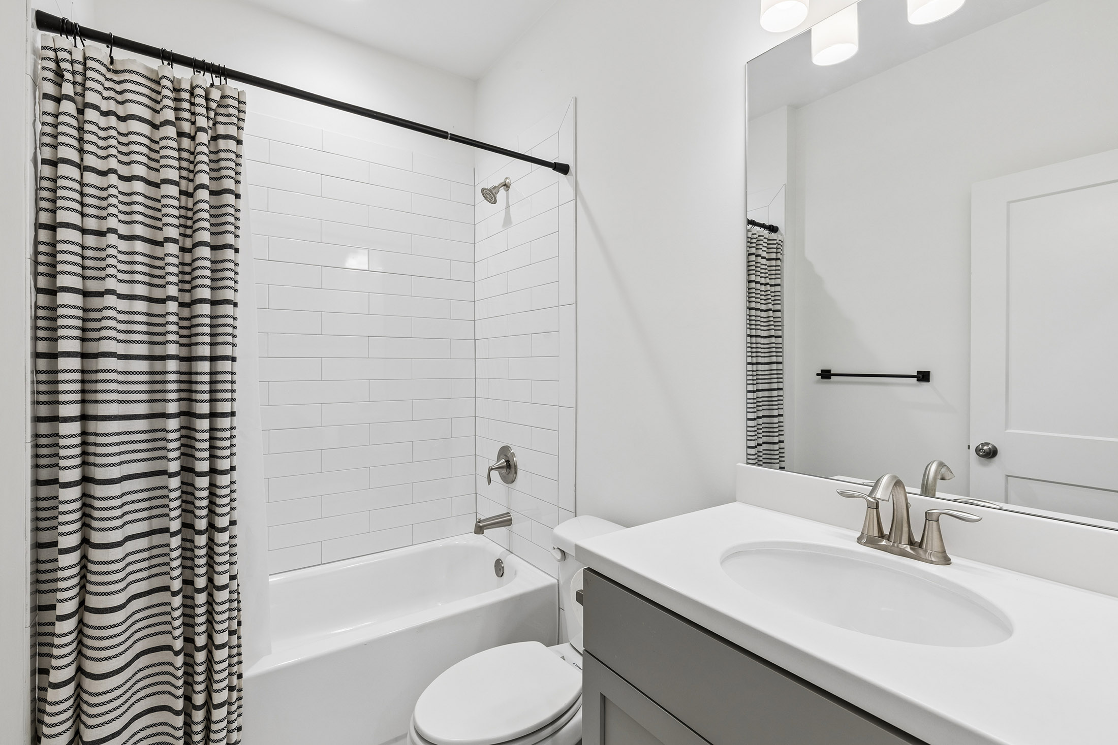  Freshly Updated and Move-in Ready Home in a Prime Westside Location - 物件實景