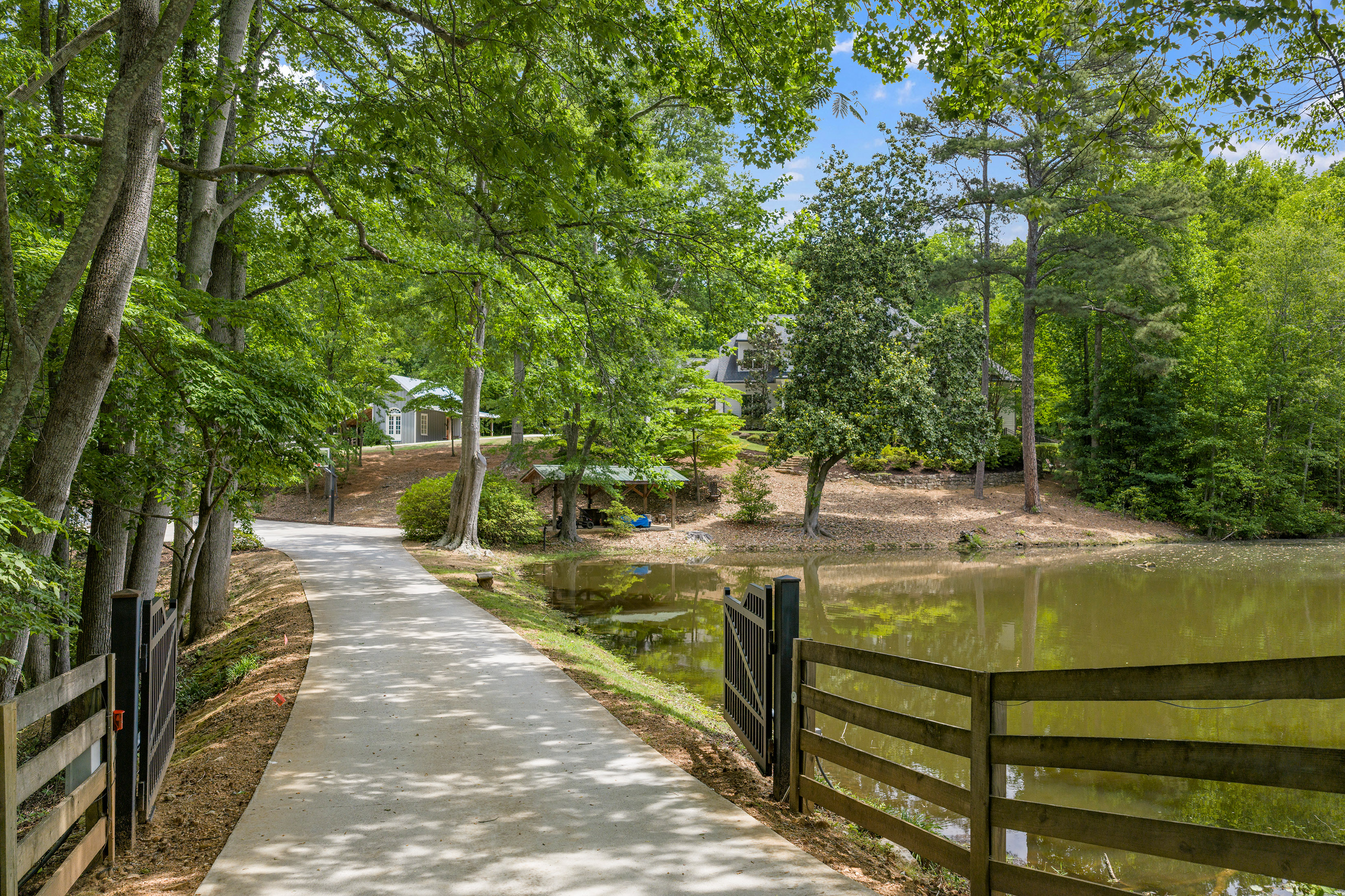  Set On More Than 10± Remarkably Private Acres Between Roswell And Milton - 物件實景