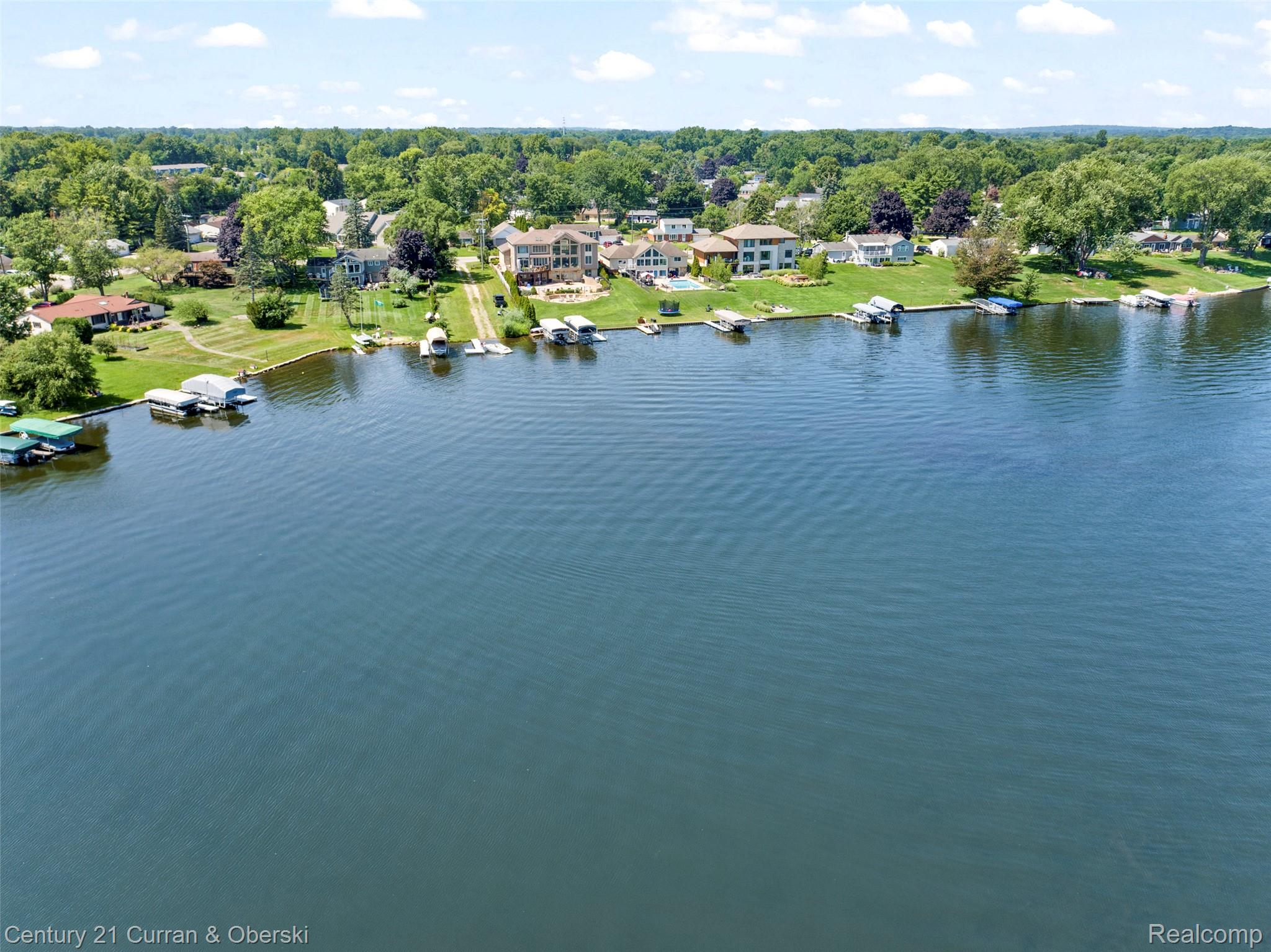 Walled Lake, Michigan, 48390, United States, 3 Bedrooms Bedrooms, ,3 BathroomsBathrooms,Residential,For Sale,1981243