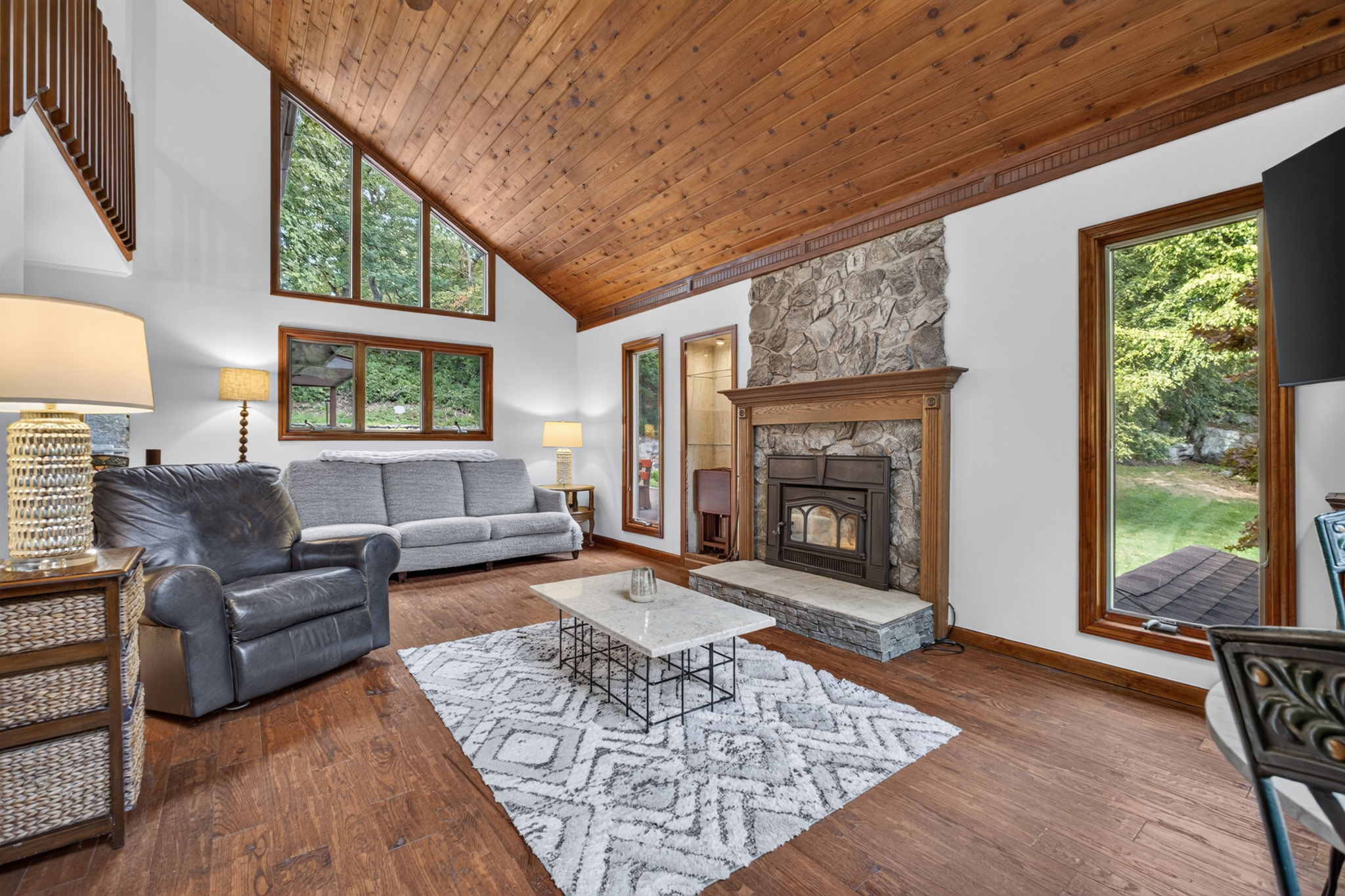  Modern Living and Effortless Entertaining Tucked Away on 1.5 Acres - 物件實景