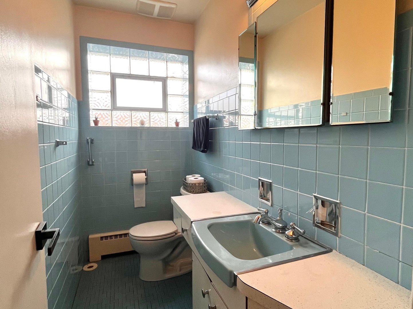 Niles, Illinois, 60714, United States, 5 Bedrooms Bedrooms, ,Residential,For Sale,1990948