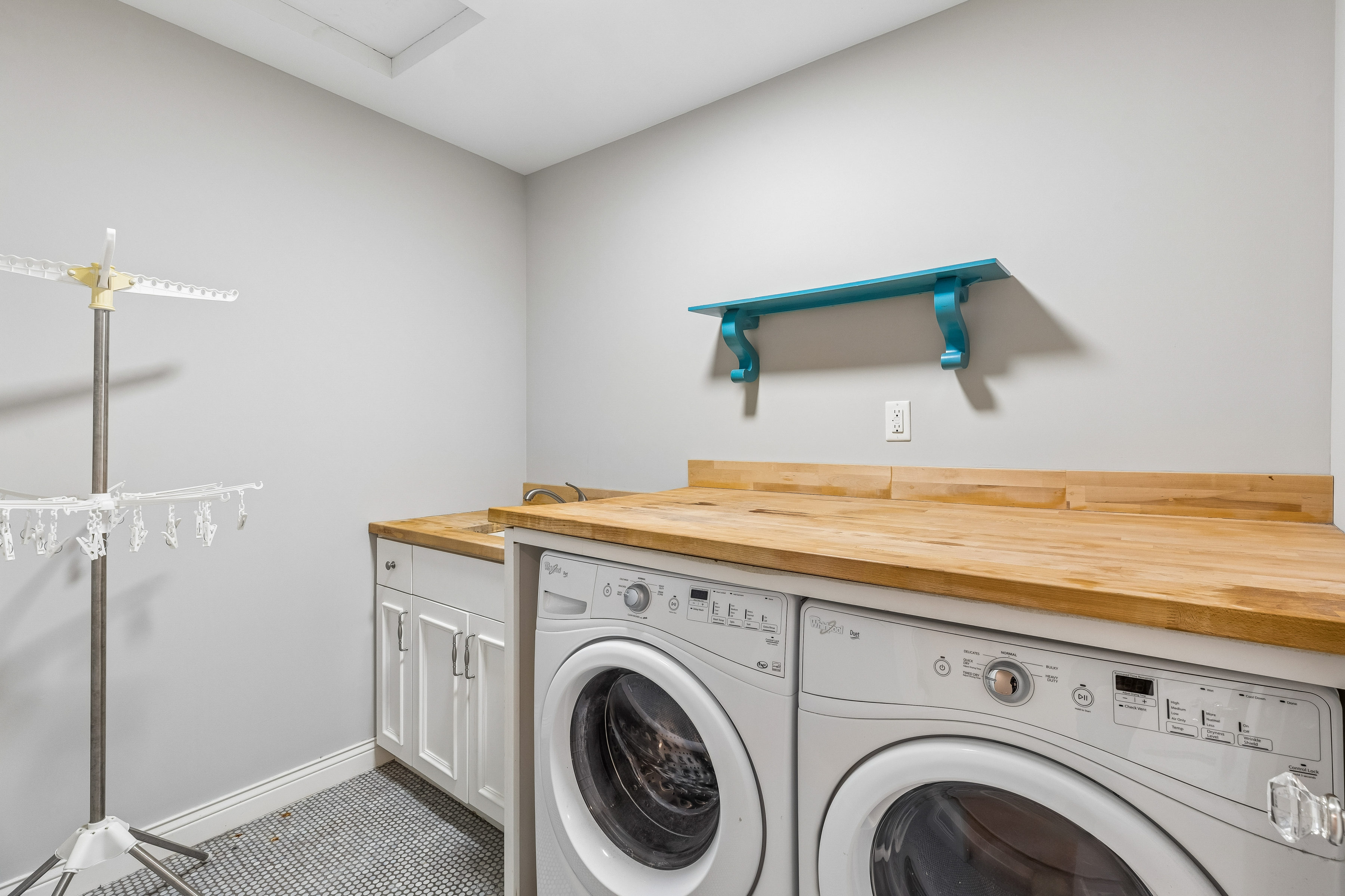  Elegant Living in Edina’s Yancey Park - 物件實景