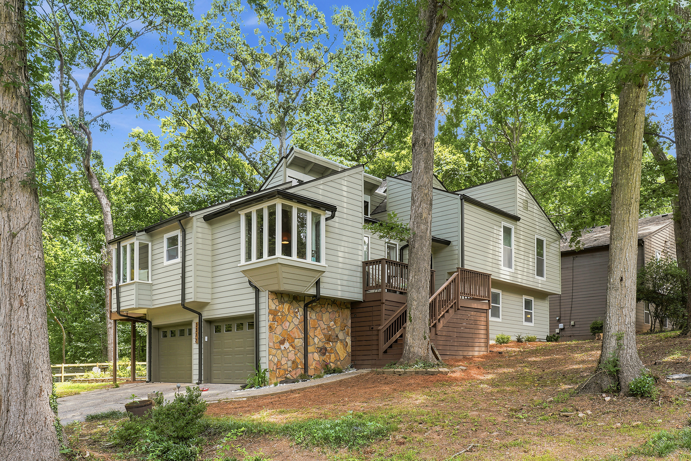  Lassiter HS Contemporary – Architectural Character Meets Thoughtful Renovation - 物件實景