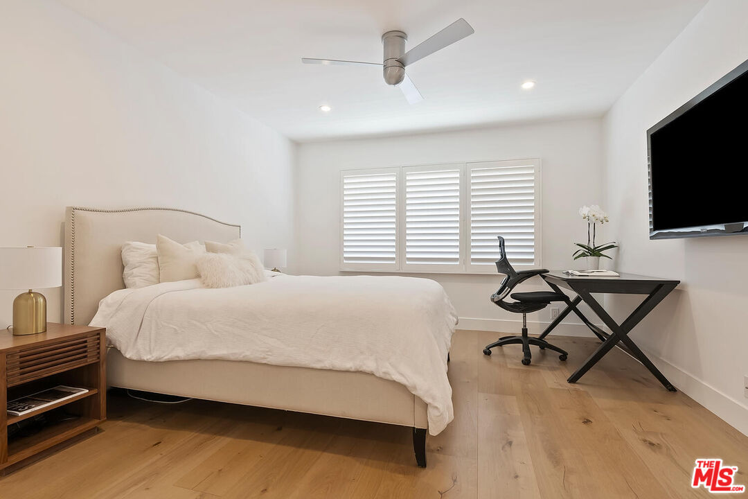 Sherman Oaks, California, 91403, United States, 3 Bedrooms Bedrooms, ,2 BathroomsBathrooms,Residential,For Sale,1940952