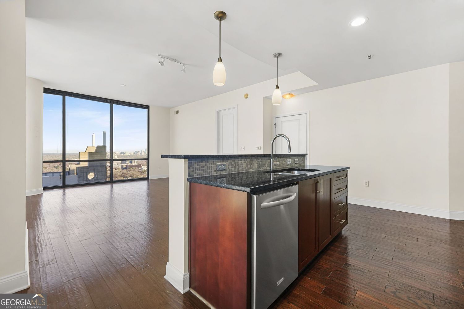 Atlanta, Georgia, 30363, United States, 2 Bedrooms Bedrooms, ,3 BathroomsBathrooms,Residential,For Sale,2012168