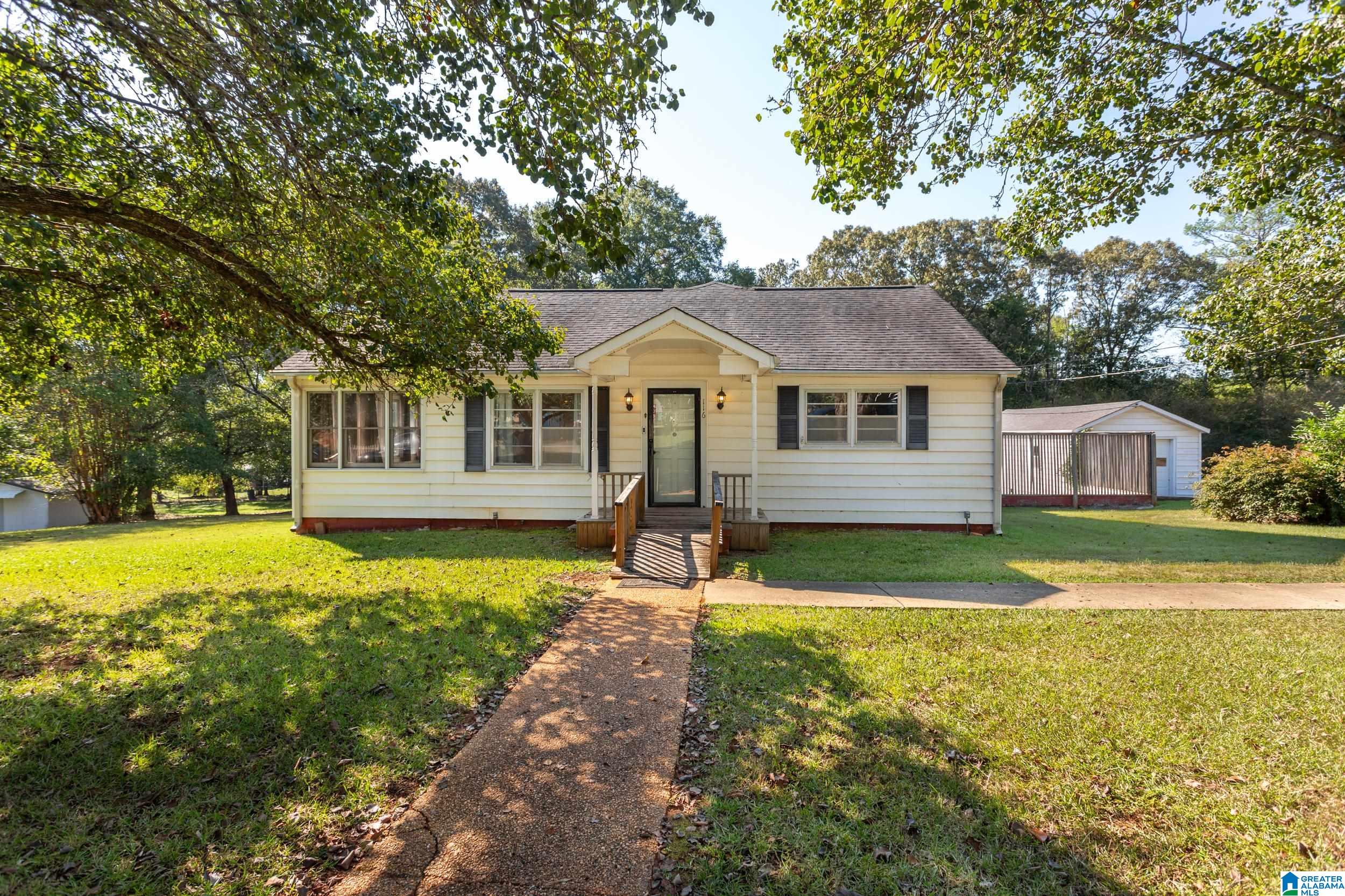 Hendricks St, Talladega, AL 35160