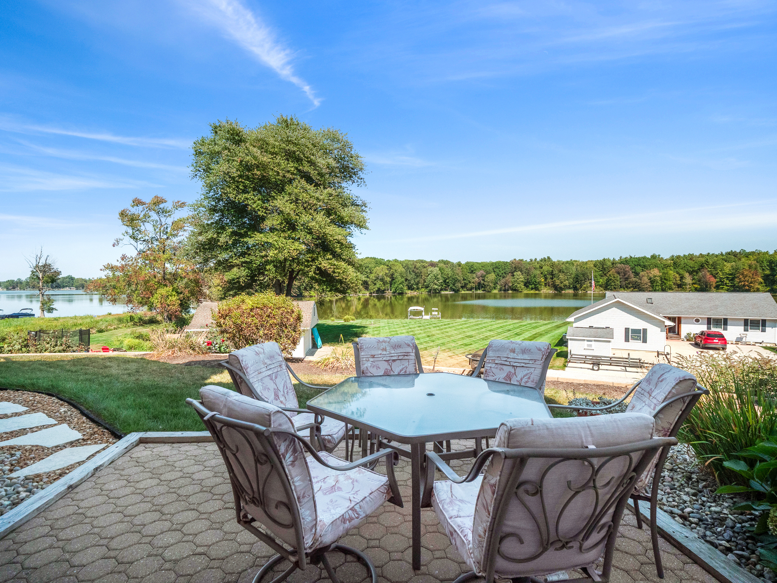  Stunning Updated Ranch with Finished Walk-Out Lower Level - 物件實景