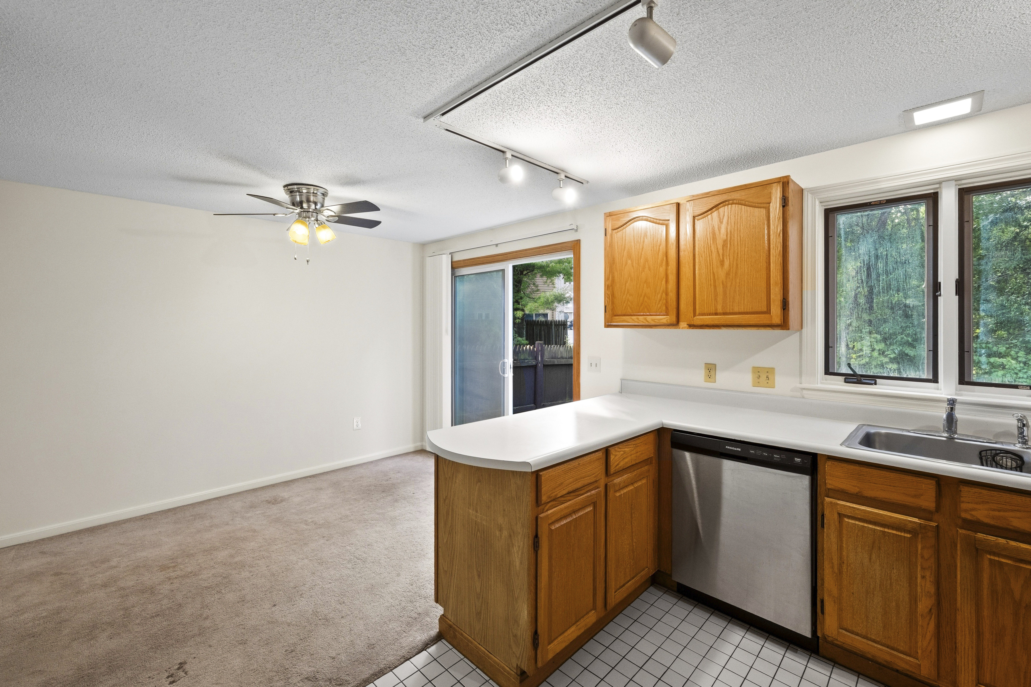  55 Littleton Road, Ayer, MA 01432 - 物件實景