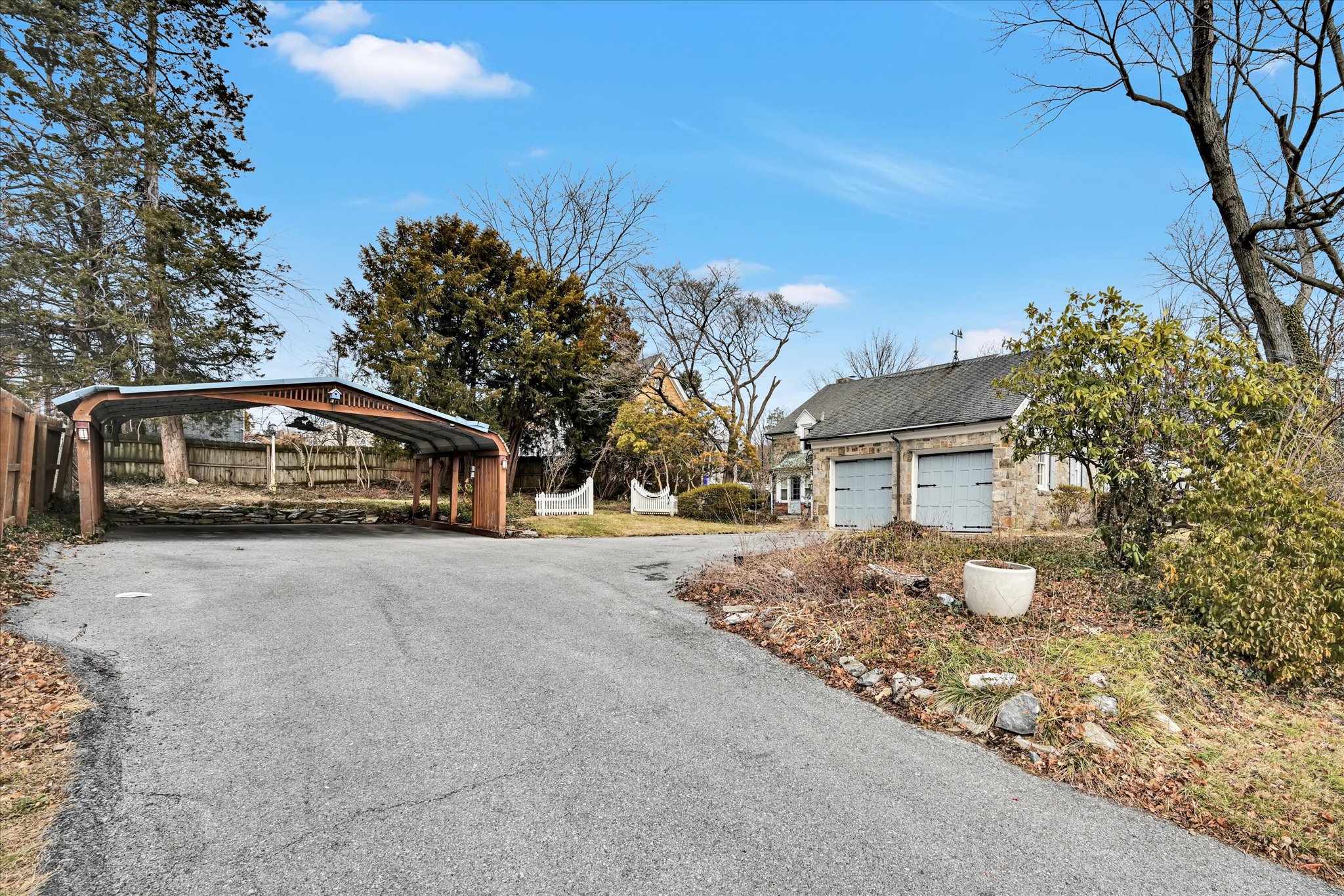 Reading, Pennsylvania, 19607, United States, 6 Bedrooms Bedrooms, ,3 BathroomsBathrooms,Residential,For Sale,2008158