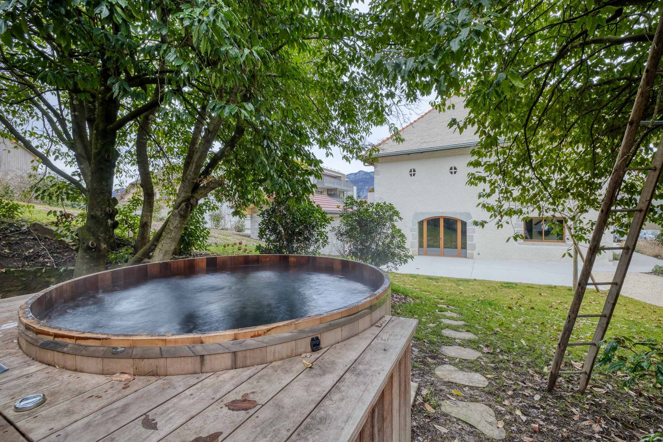 Fully renovated farmhouse just a stone