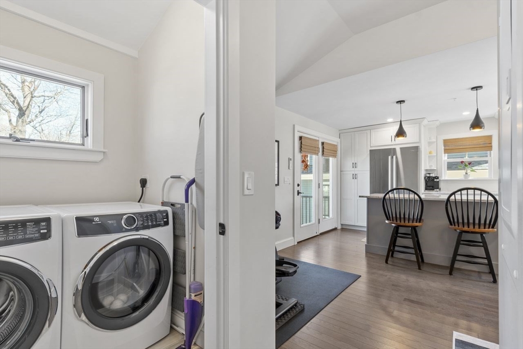Amesbury, Massachusetts, 01913, United States, 2 Bedrooms Bedrooms, ,2 BathroomsBathrooms,Residential,For Sale,2049079