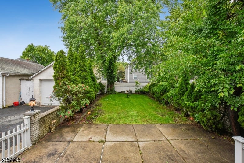 Bloomfield Twp., New Jersey, 07003, United States, 4 Bedrooms Bedrooms, ,3 BathroomsBathrooms,Residential,For Sale,1983850