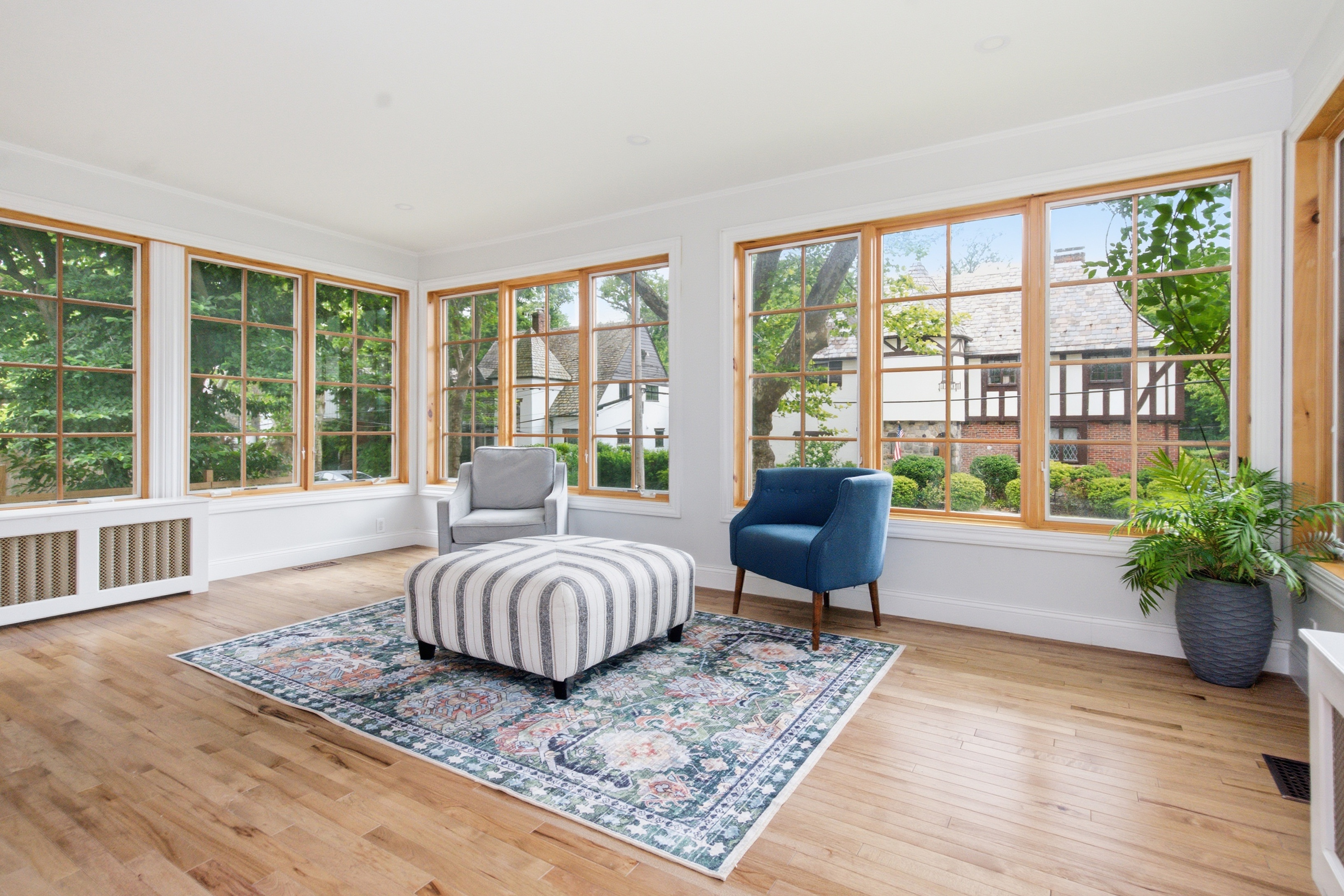  260 E Devonia Avenue - 物件實景
