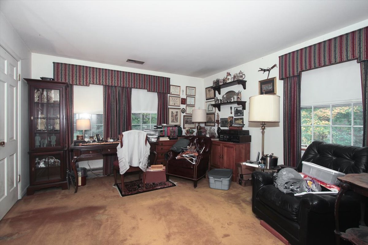 Lincolnshire, Illinois, 60069, United States, 4 Bedrooms Bedrooms, ,3 BathroomsBathrooms,Residential,For Sale,1975181