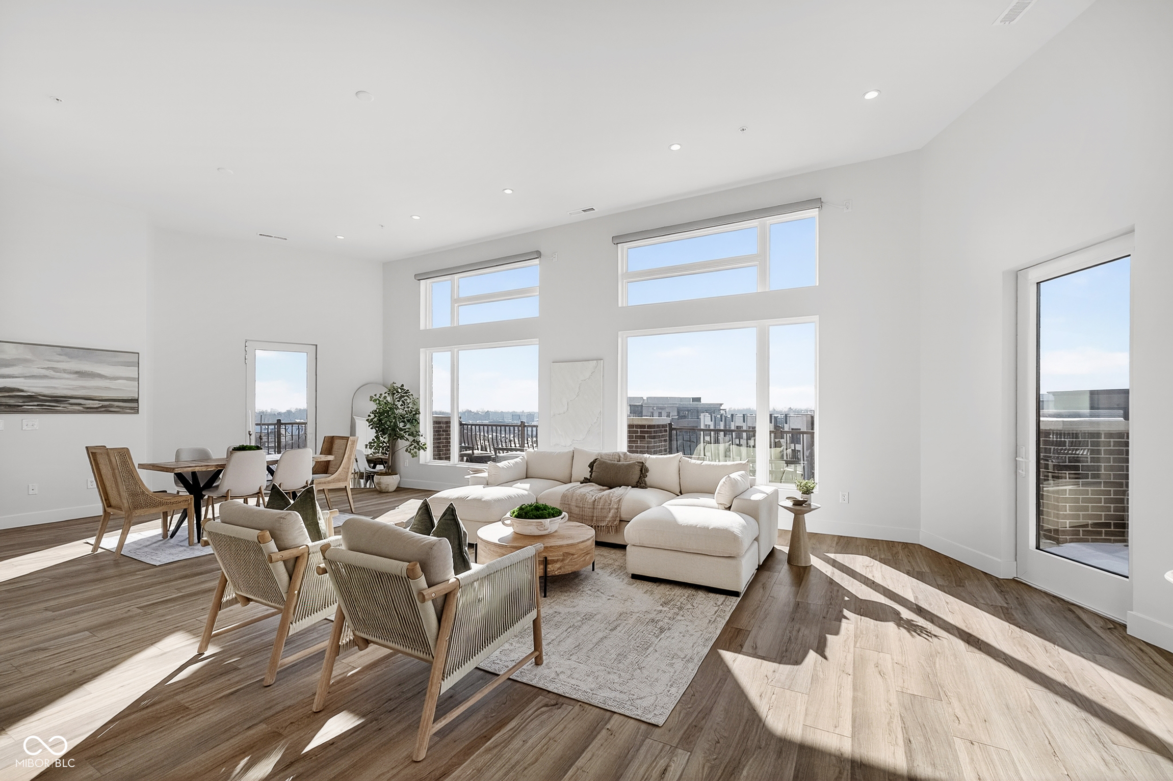 Carmel, Indiana, 46032, United States, 2 Bedrooms Bedrooms, ,3 BathroomsBathrooms,Residential,For Sale,1981116