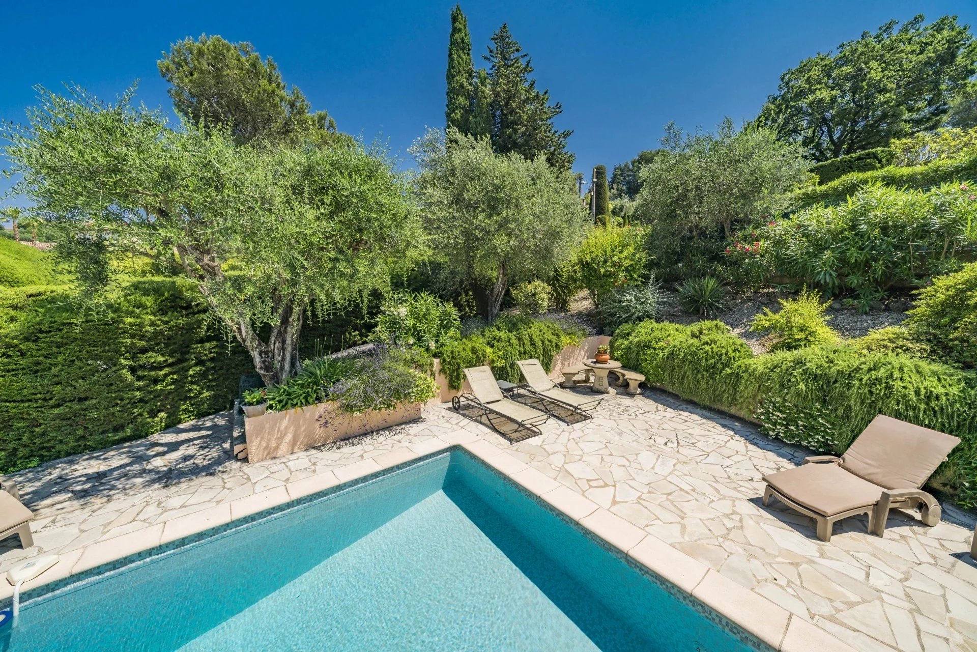 Mougins, Provence-Alpes-Côte d’Azur, 06250, FR, 3 Bedrooms Bedrooms, ,2 BathroomsBathrooms,Residential,For Sale,1995555