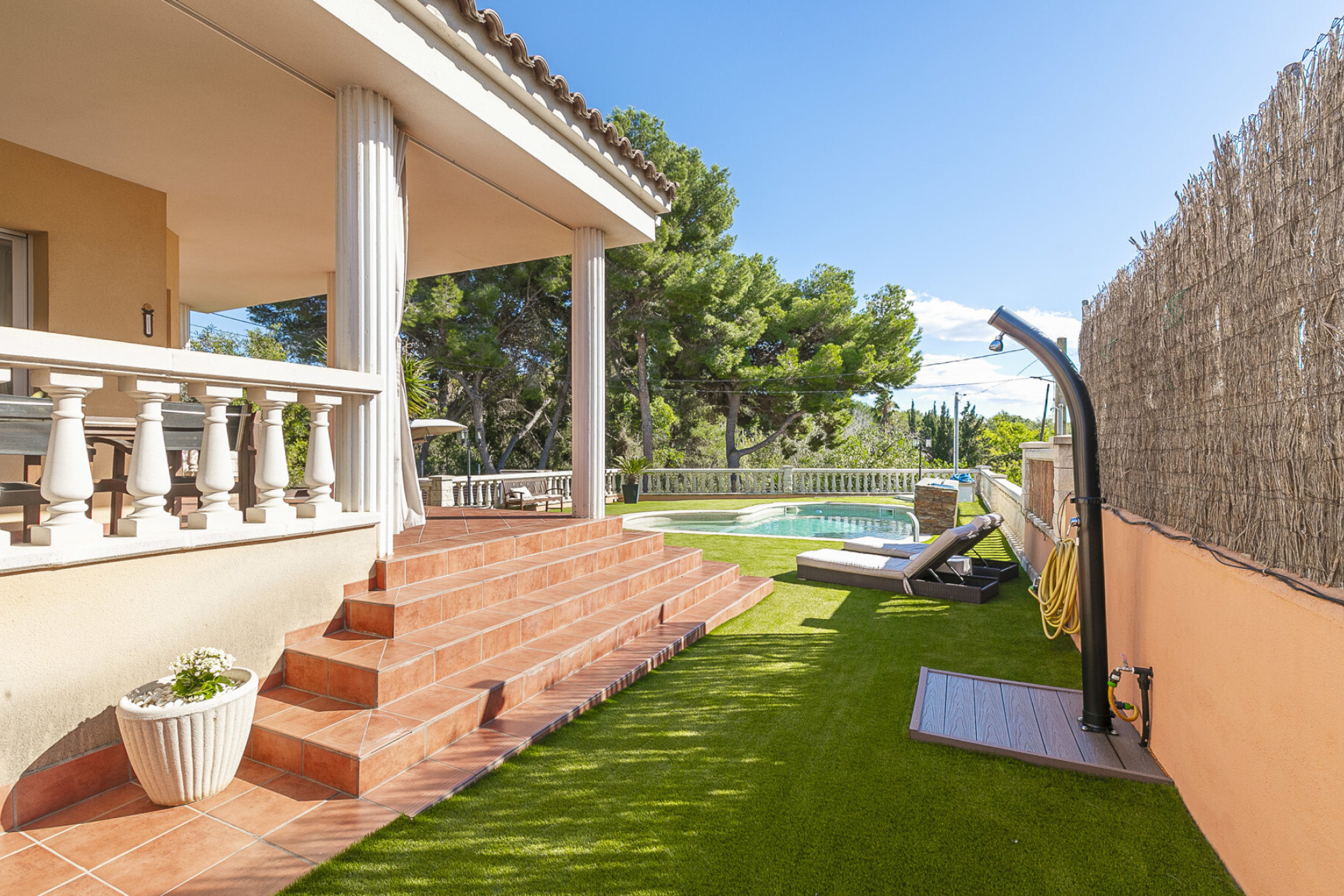  Exclusive one-story property with large garden and swimming pool - 物件實景